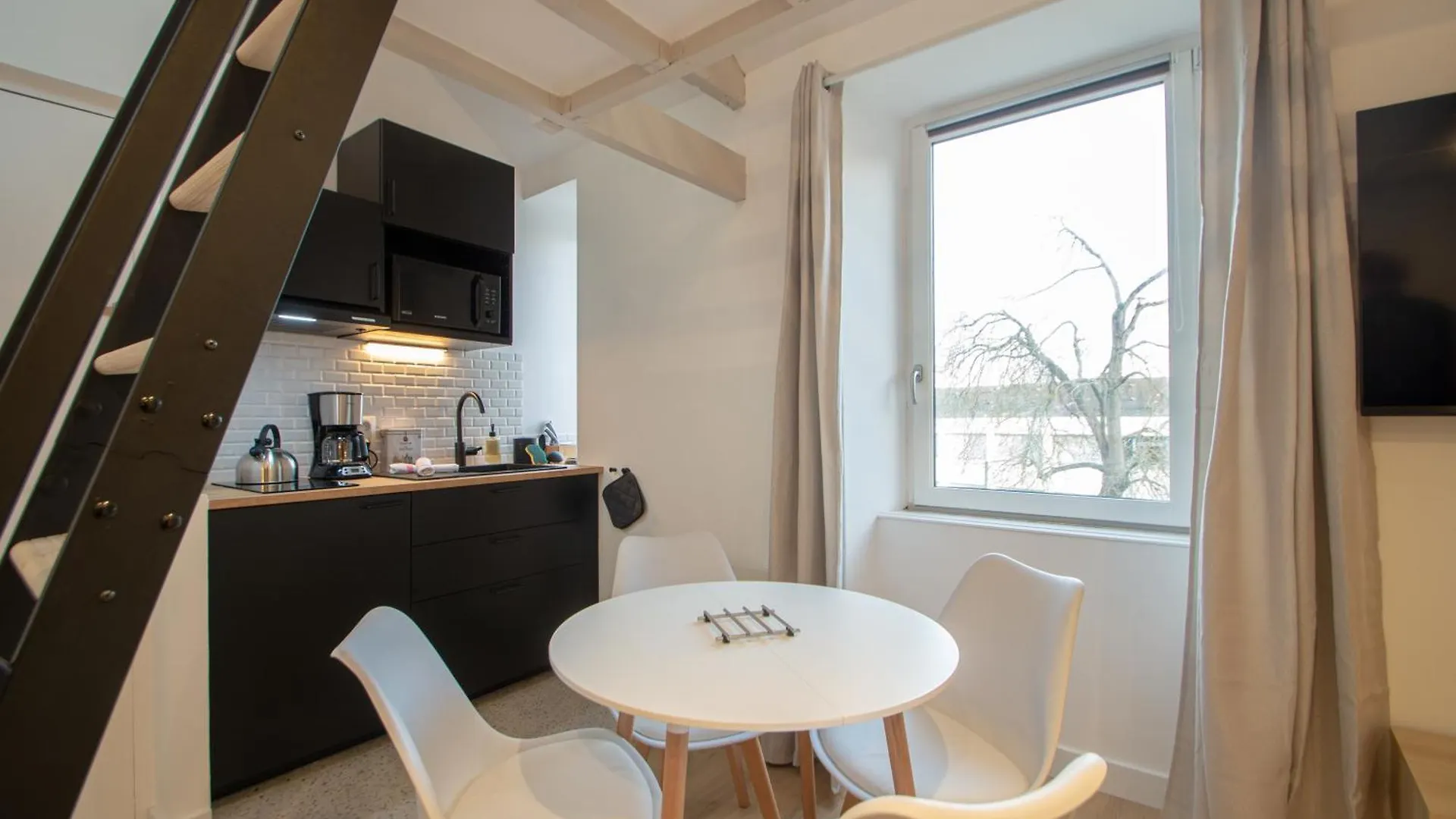 Studio Design Avec Mezzanine - Ty Ar Joly 雷恩 公寓