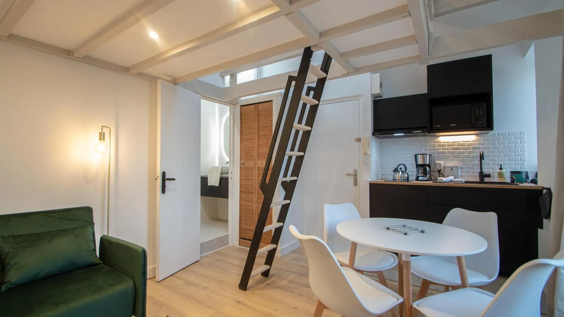 Studio Design Avec Mezzanine - Ty Ar Joly 雷恩